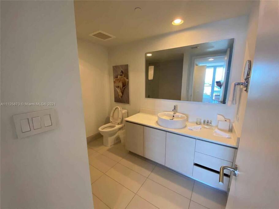 2BD 2BA Condo @Beachwalk Resort W/Pool Hallandale Beach Exterior foto