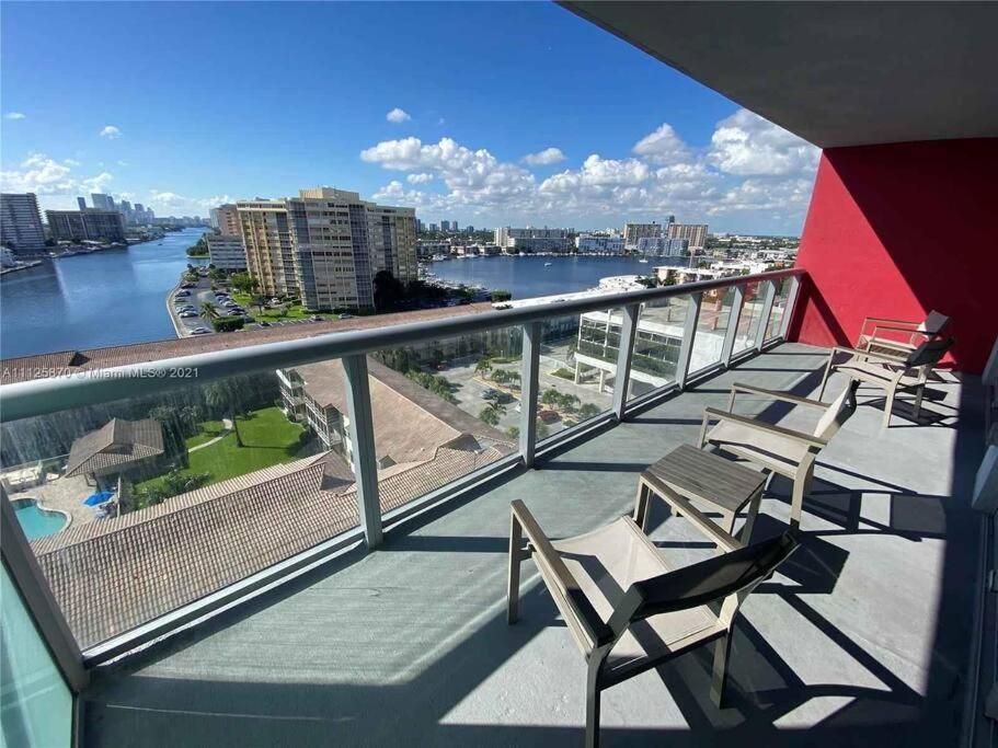 2BD 2BA Condo @Beachwalk Resort W/Pool Hallandale Beach Exterior foto